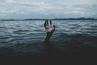 Удаление ненужных деталей фотографии
